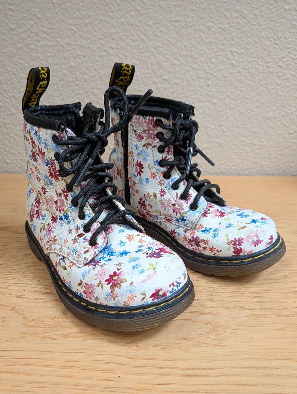 Dr. Martens Brooklee White Floral Print Lace Up Combat Boots Toddler Size 8